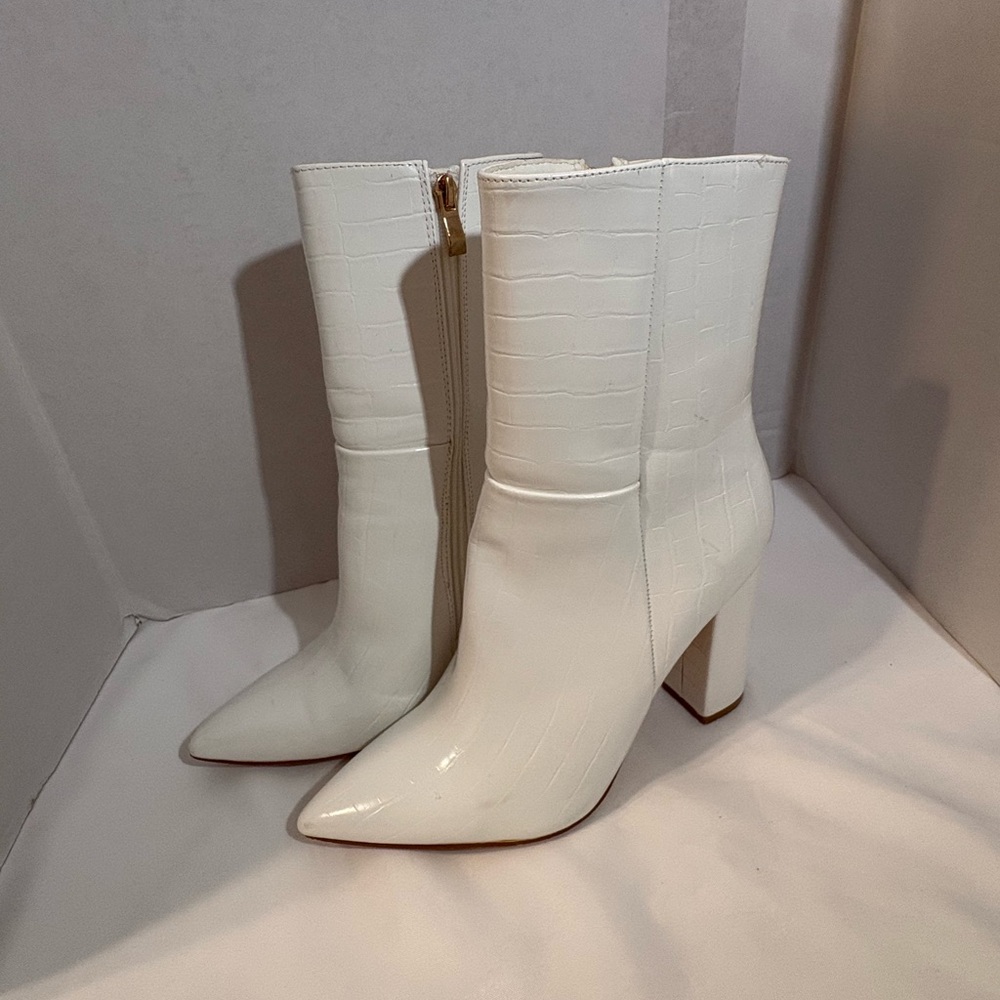 White Croc-Embossed‎ Pointed Toe Block Heel Boots Women size 10 block heel